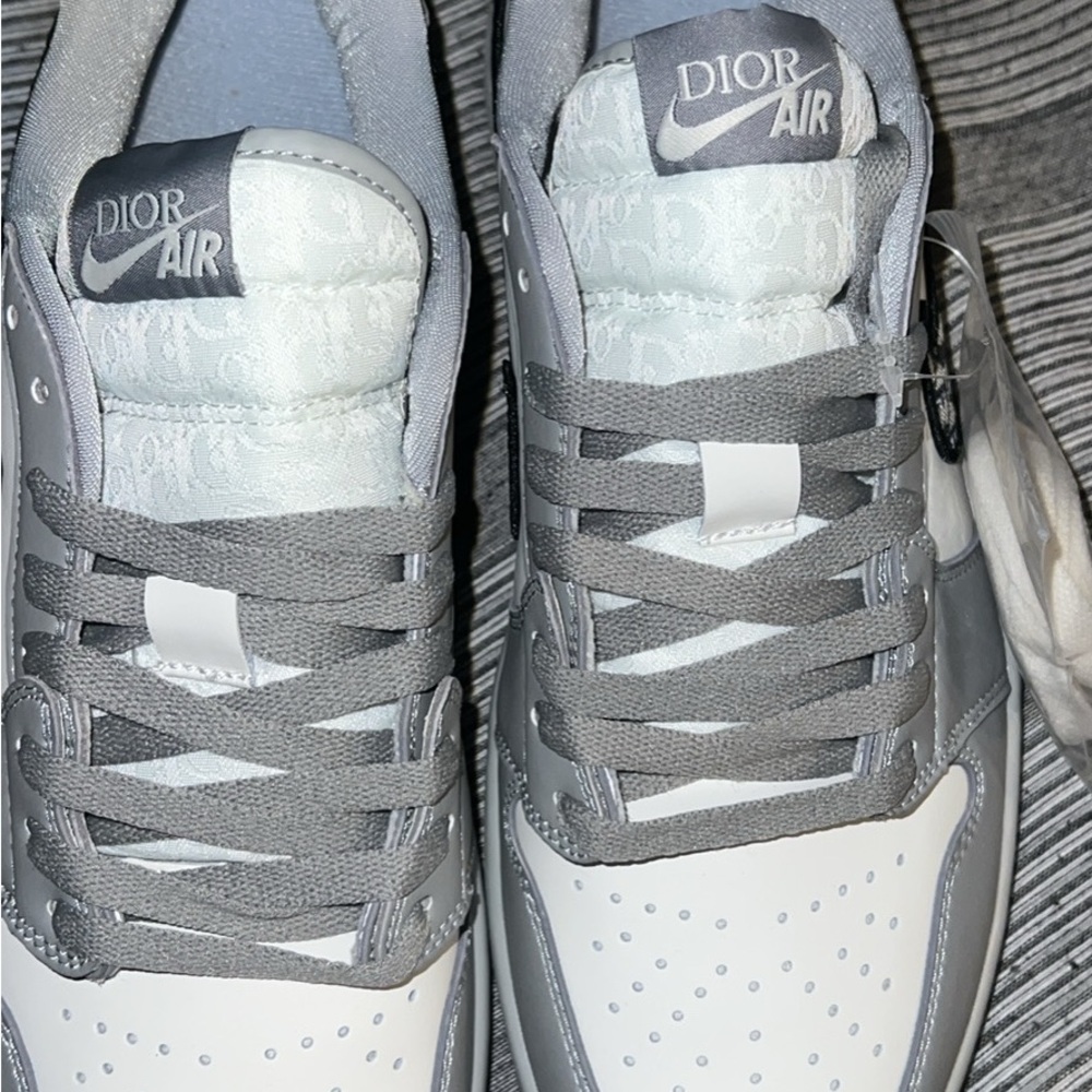 Dior Gray Sneakers with Unique Lacing System - Picture 3 of 9